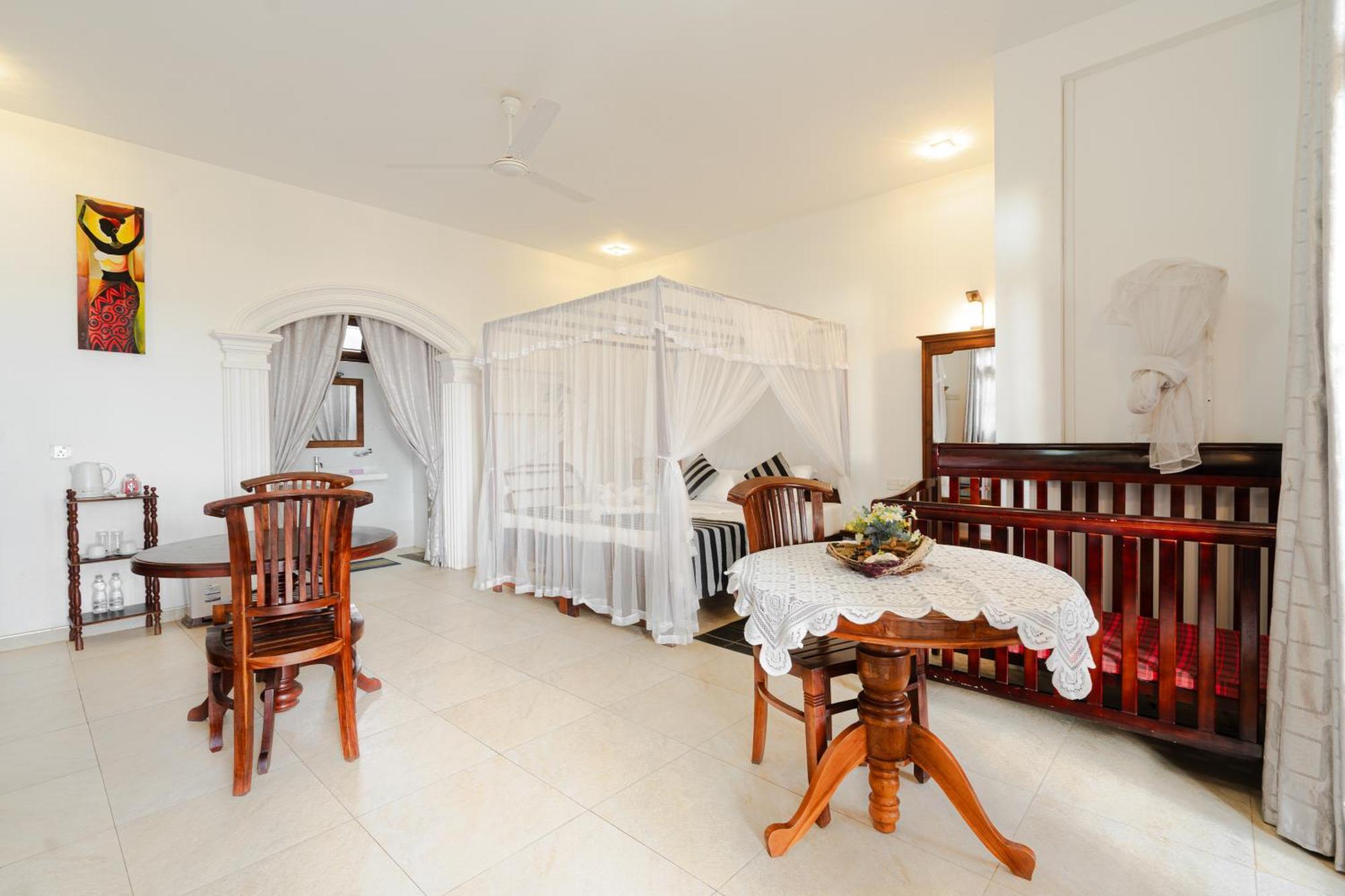 Hotel Jungle & Wiener Habaraduwa Central